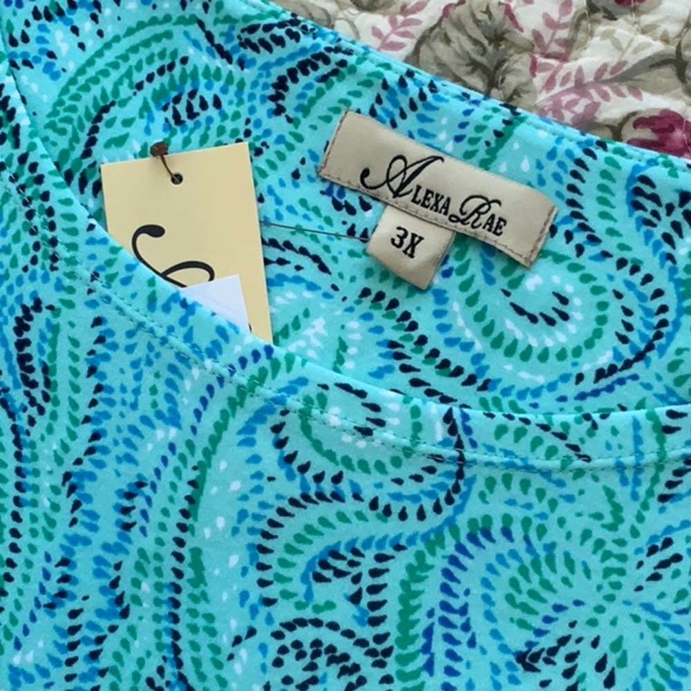 Green Top By Alexa Rae NWT - Picture 5 of 10